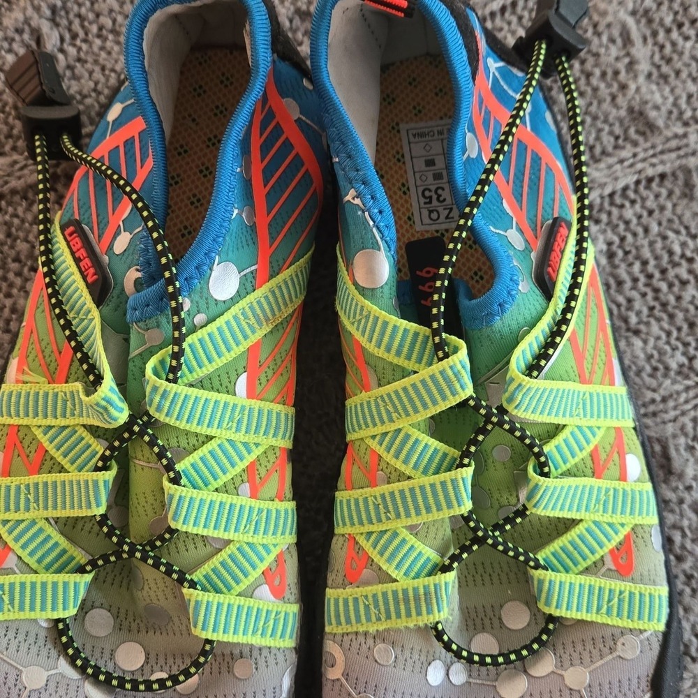 UBFEN - Unisex Kids' Water Shoes - Size 4 /4/5